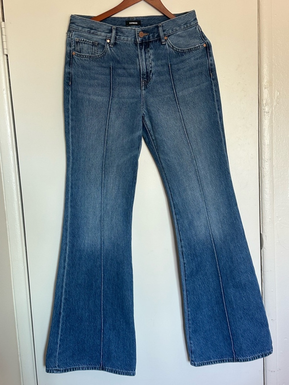 Express Flared Jeans in Medium Blue Wash‎ Size 2R